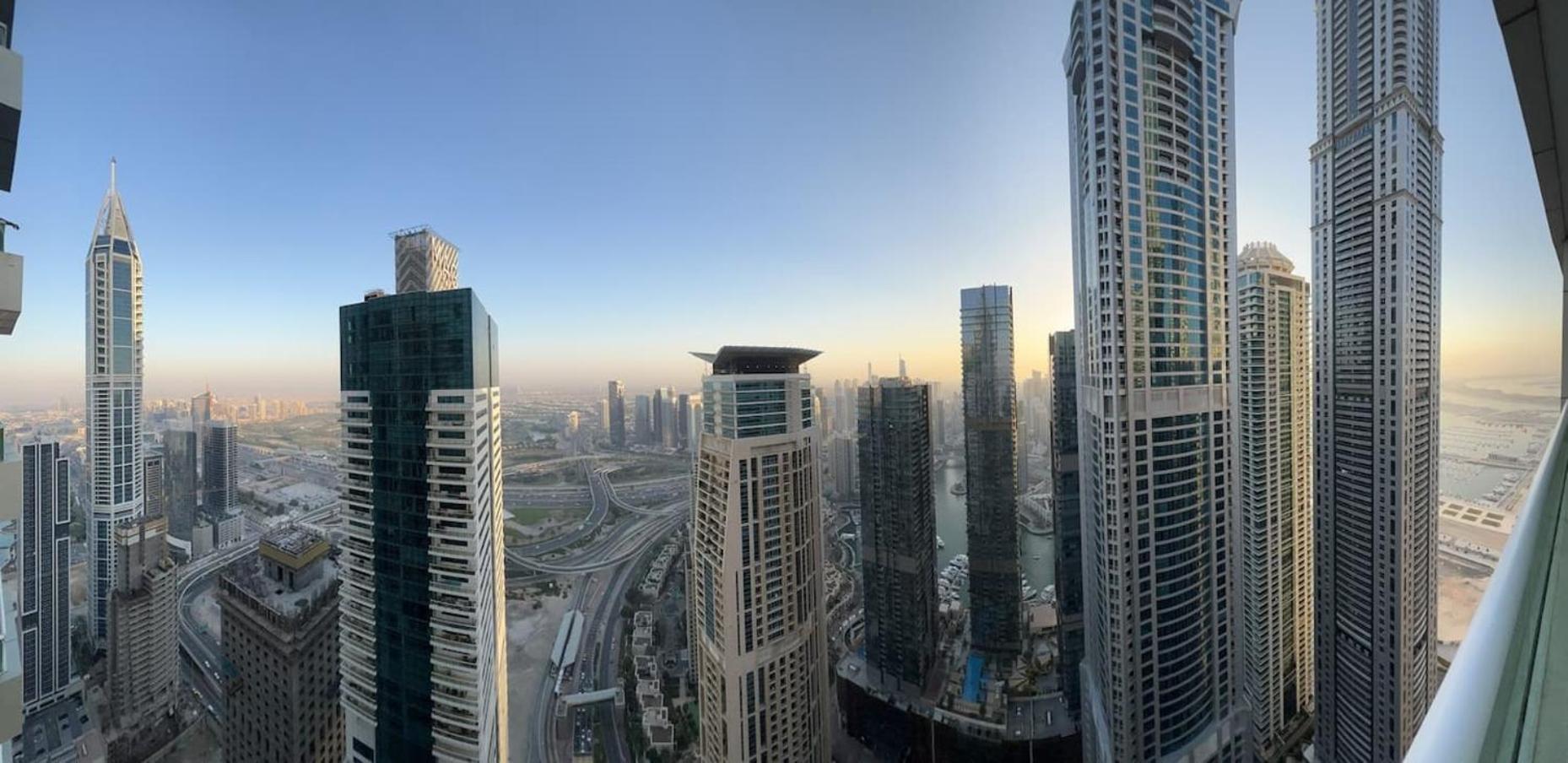 Iconic Marina & Sea Views From The 52nd Floor *