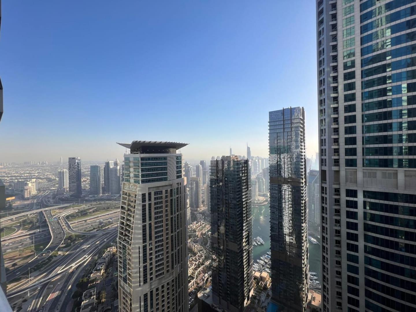 Iconic Marina & Sea Views From The 52nd Floor *